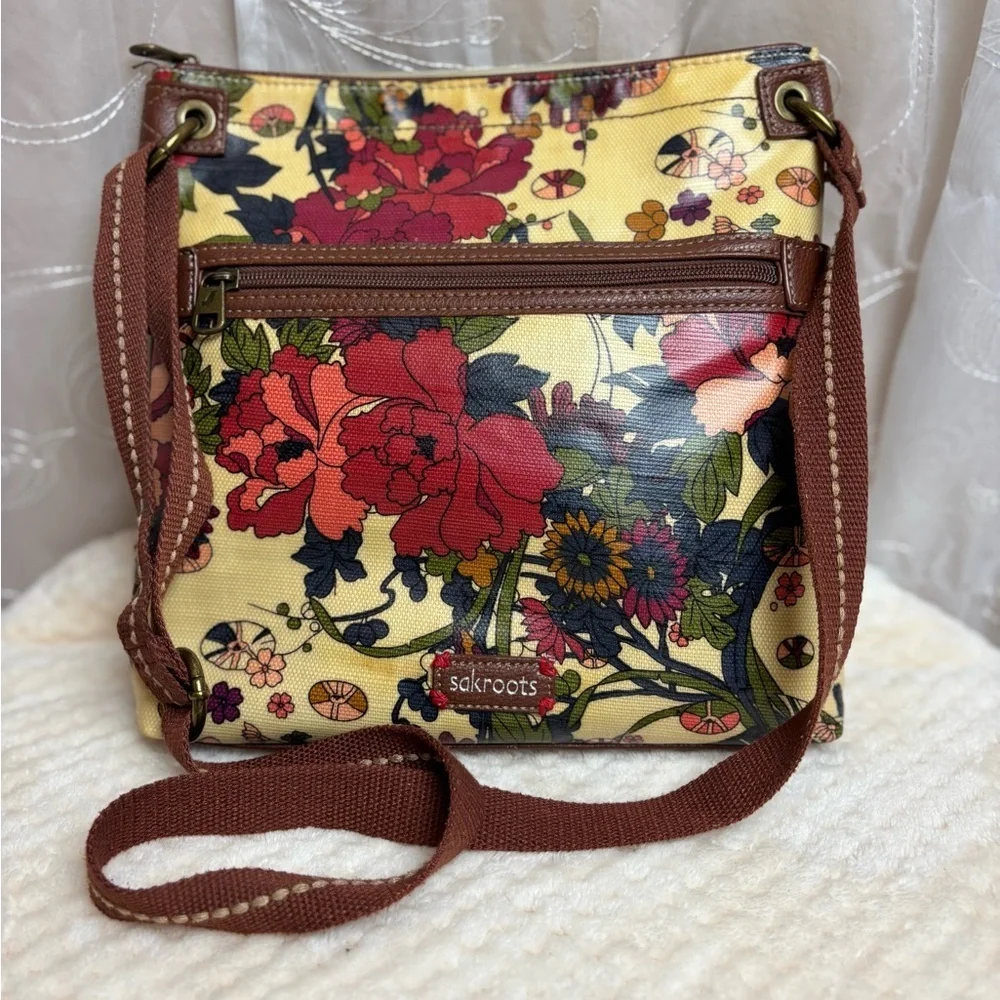 Sakroots Artist Circle Floral Crossbody Bag